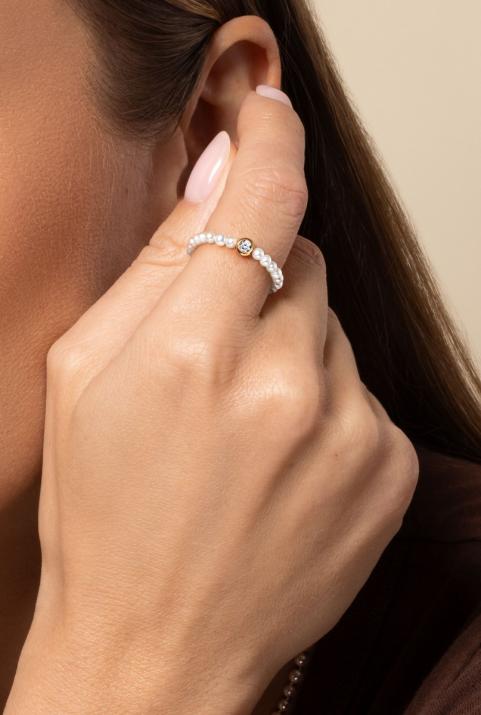 Bague fil avec des petites perles d'eau douce et un diamant 0.10 carat en serti clos or jaune - Redline - 0++