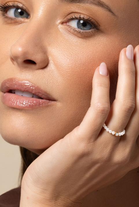 Bague fil avec des petites perles d'eau douce et 1 diamant 0.05 carat en serti clos or rose - Redline - 0++