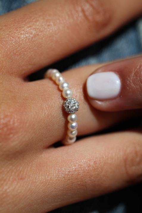 Bague fil avec des perles d'eau douce et une boule incrustée de diamants 0.19 carat or rose - Redline - 0++