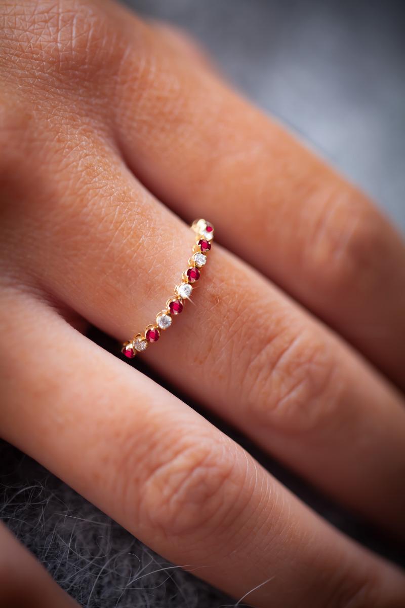 Bague T54 Plaquée Or 18K Avec Rubis Et Cristaux CZ - Marque Dolly-Bijoux - Joaillerie Pour Femme - Neuf Avec étiquette