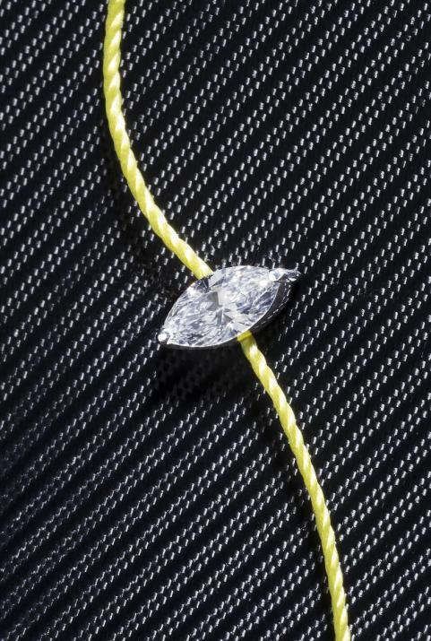 Bracelet fil avec diamant marquise 0.10 carat en serti griffe or blanc - Redline - 0++