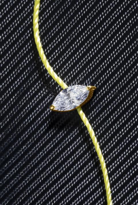 Bracelet fil avec diamant marquise 0.10 carat en serti griffe or jaune - Redline - 0++