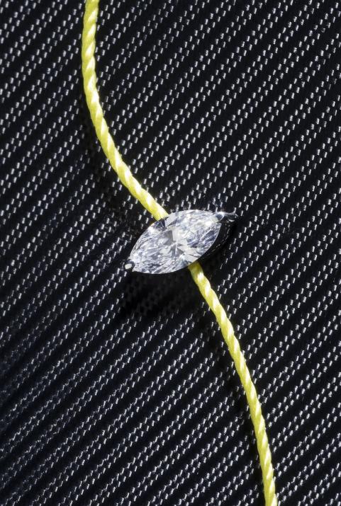 Bracelet fil avec diamant marquise 0.10 carat en serti griffe or noir - Redline - 0++