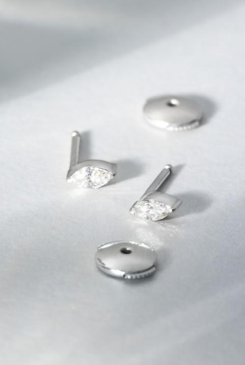 Boucles d'oreilles puces Majesté en or blanc - Redline - 0++