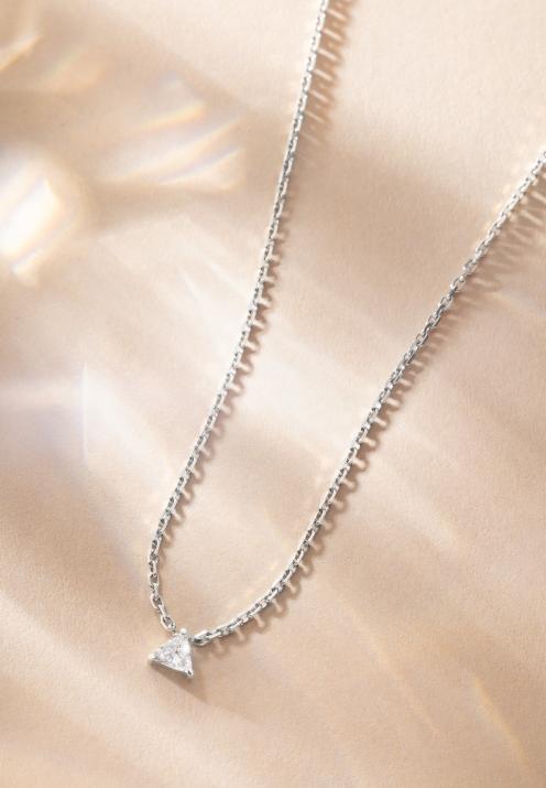 Collier chaîne avec diamant triangle 0.10 carat en serti griffe or blanc - Redline - 0++