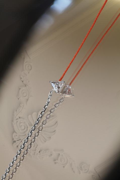 Bracelet fil et chaîne avec diamant triangle 0.20 carat en serti griffe or blanc - Redline - 0++