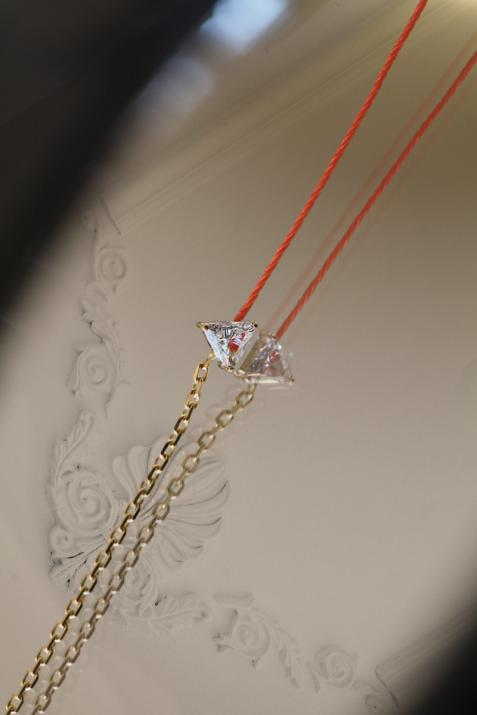 Bracelet fil et chaîne avec diamant triangle 0.20 carat en serti griffe or jaune - Redline - 0++