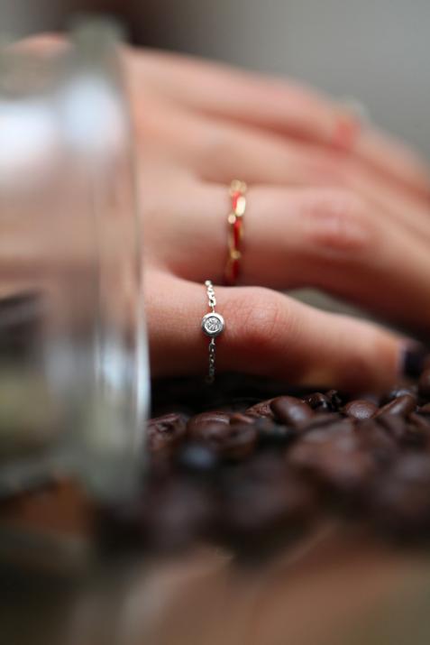 Bague chaîne avec diamant 0.05 carat en serti clos or blanc - Redline - 0++