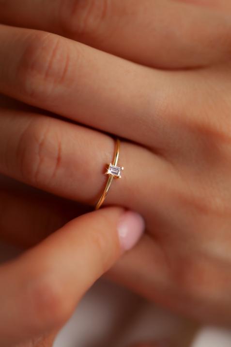 Bague jonc avec diamant baguette 0.10 carat en serti griffe or jaune - Redline - 0++