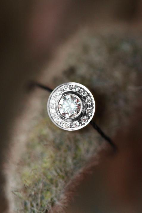 Bague fil avec diamants 0.26 carat en serti clos or blanc - Redline - 0++