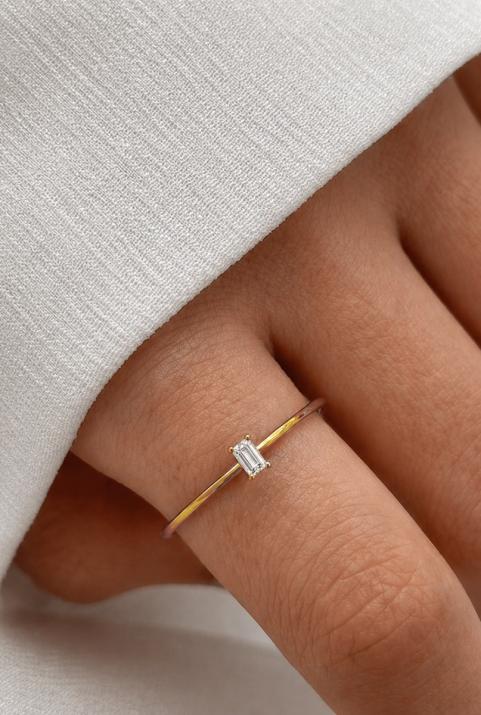 Bague jonc avec diamant baguette 0.10 carat en serti griffe or jaune - Redline - 0++