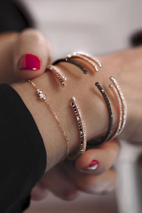 Bracelet jonc avec diamants noirs 0.91 carat en serti griffe or rose - Redline - 0++