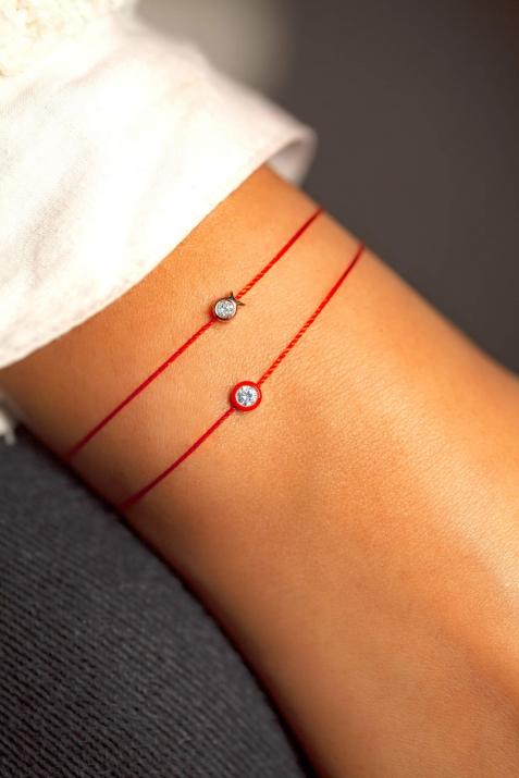 Bracelet fil avec diamant 0.10 carat serti clos or blanc orné d'un émail rouge - Redline - 0++