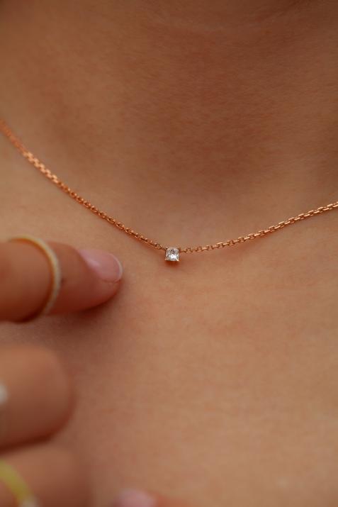Collier chaîne avec diamant princesse 0.11 carat en serti griffe or rose - Redline - 0++