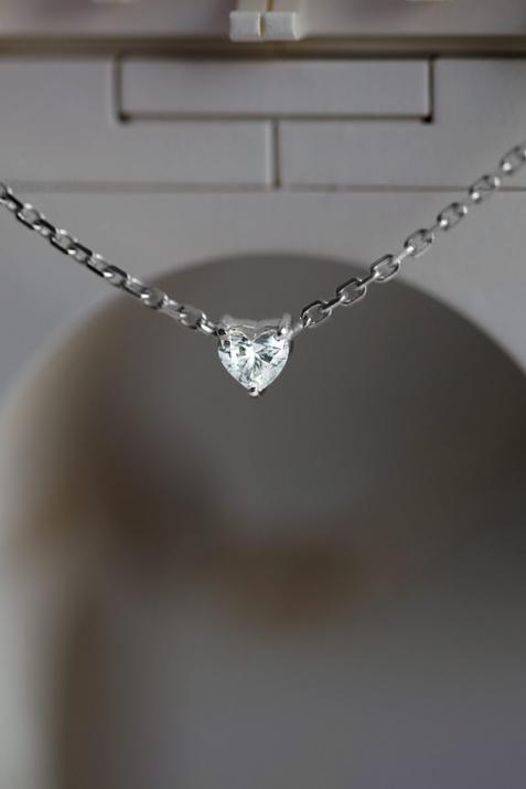 Collier chaîne avec diamant coeur 0.20 carat en serti griffe or blanc - Redline - 0++