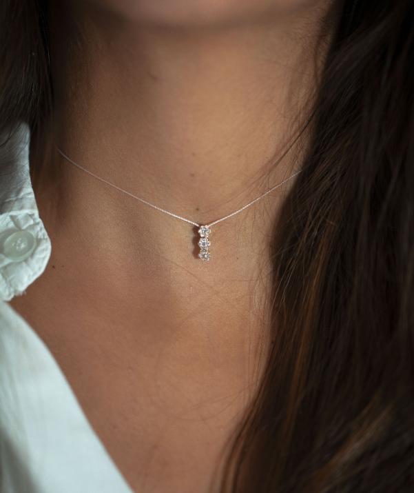 Collier fil avec diamants 0.30 carat en serti invisible or blanc - Redline - 0++