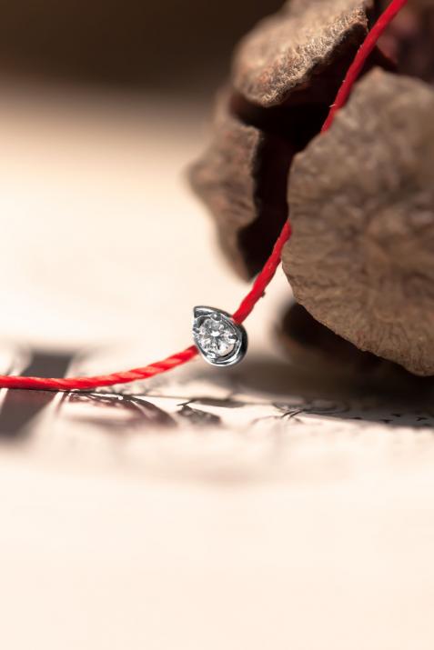 Lady bracelet fil et son diamant larme orné d'or blanc - Redline - 0++