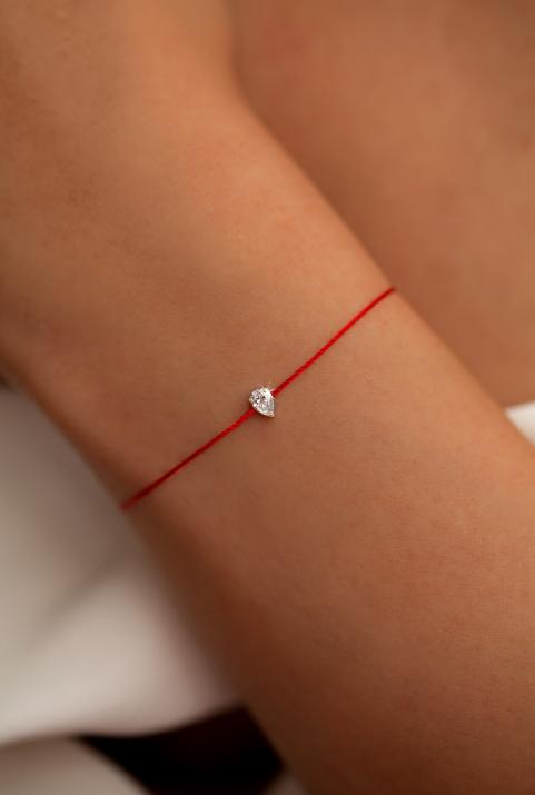 Bracelet fil avec diamant poire 0.20 carat en serti griffe or jaune - Redline - 0++