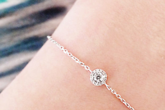 Un diamant sur une chaîne