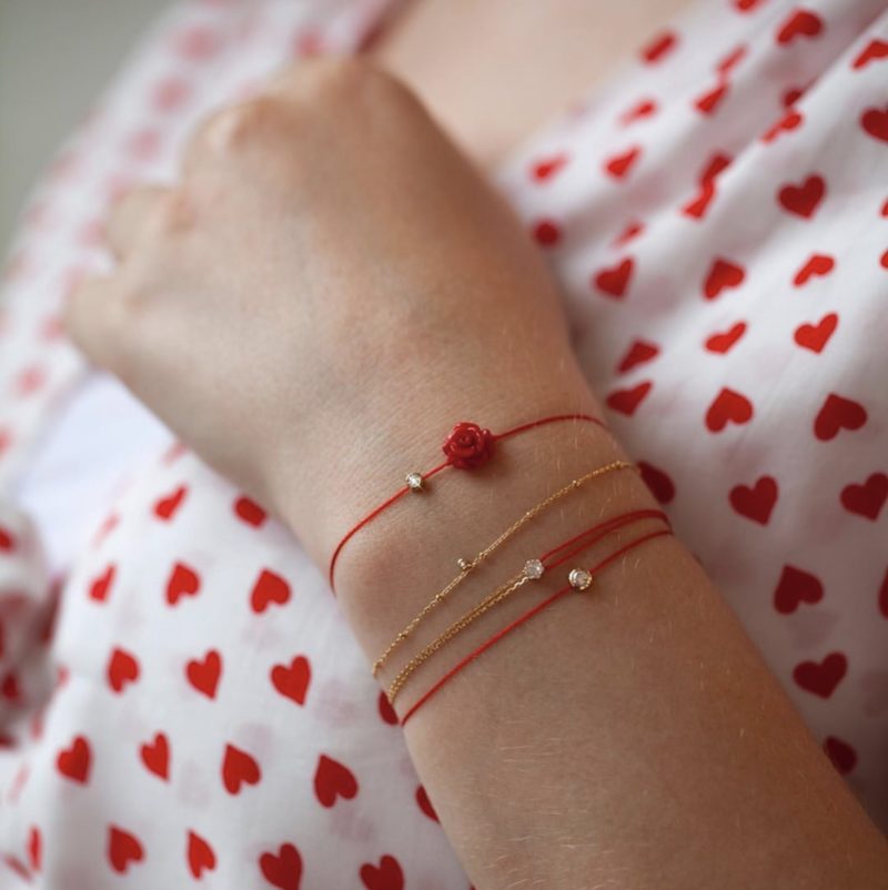 Bracelet-fil-diamant-fleur-rouge