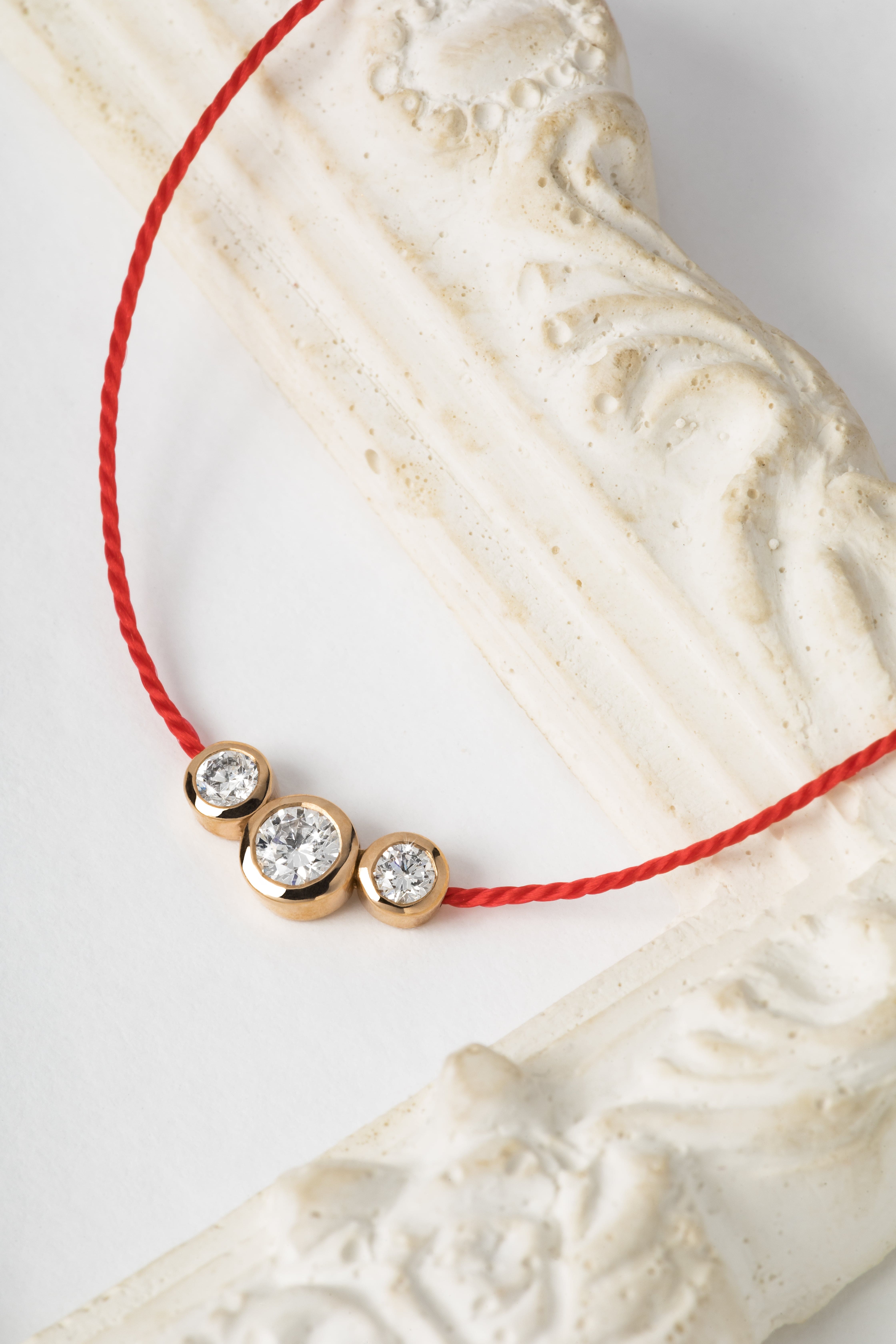 bracelet fil rouge or et diamant