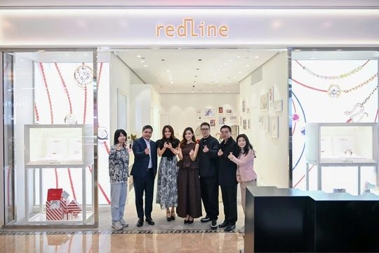 Redline renforce sa présence sur le continent Asiatique : retour sur la visite de la créatrice à Wuhan
