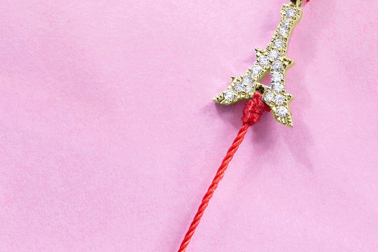 Le bracelet Mademoiselle Paris : élégance et romance de la capitale